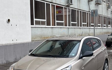 Hyundai Solaris II рестайлинг, 2011 год, 645 000 рублей, 2 фотография