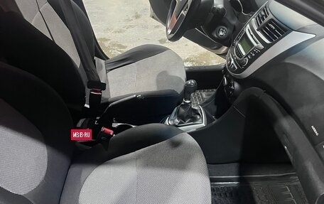 Hyundai Solaris II рестайлинг, 2011 год, 645 000 рублей, 12 фотография