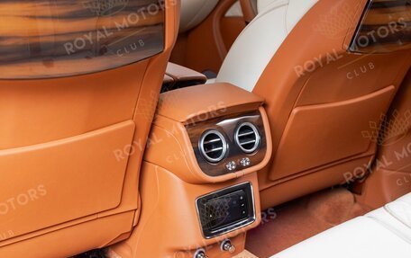 Bentley Bentayga I, 2018 год, 11 790 000 рублей, 16 фотография