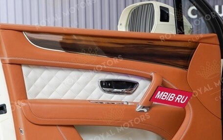 Bentley Bentayga I, 2018 год, 11 790 000 рублей, 12 фотография