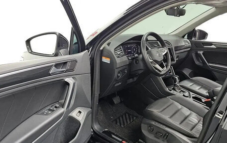 Volkswagen Tiguan II, 2022 год, 2 390 000 рублей, 5 фотография