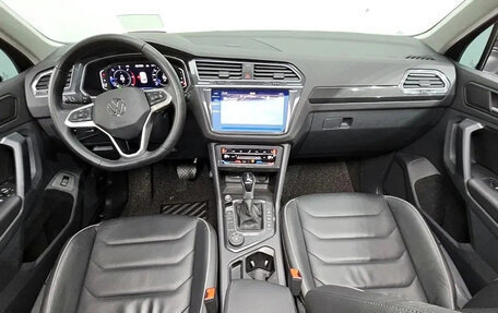 Volkswagen Tiguan II, 2022 год, 2 390 000 рублей, 6 фотография