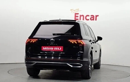 Volkswagen Tiguan II, 2022 год, 2 390 000 рублей, 4 фотография