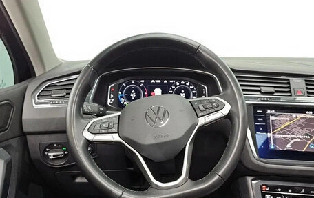 Volkswagen Tiguan II, 2022 год, 2 390 000 рублей, 10 фотография