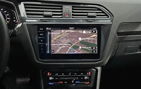 Volkswagen Tiguan II, 2022 год, 2 390 000 рублей, 11 фотография