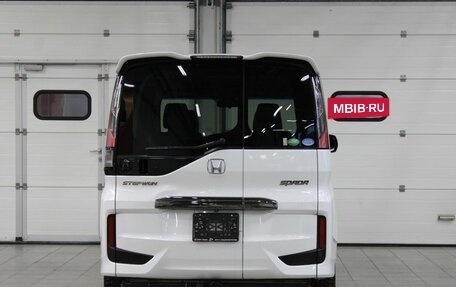 Honda Stepwgn IV, 2016 год, 1 857 000 рублей, 6 фотография