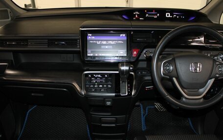 Honda Stepwgn IV, 2016 год, 1 857 000 рублей, 16 фотография
