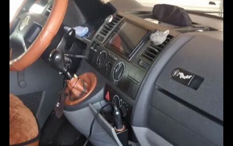 Volkswagen Transporter T5 рестайлинг, 2004 год, 1 000 000 рублей, 2 фотография