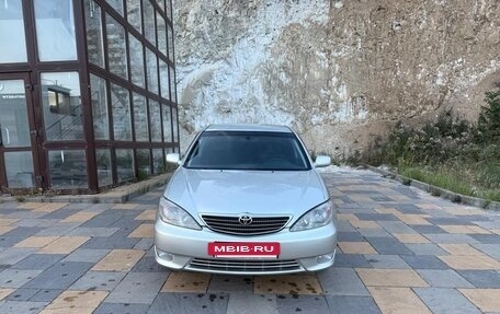 Toyota Camry V40, 2005 год, 675 000 рублей, 2 фотография