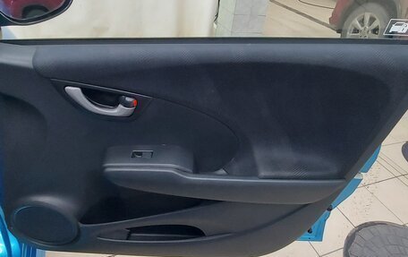 Honda Jazz II рестайлинг, 2009 год, 930 000 рублей, 20 фотография