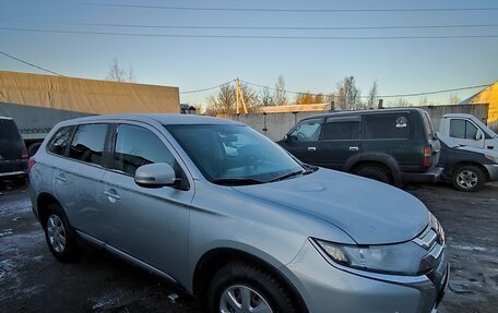 Mitsubishi Outlander III рестайлинг 3, 2017 год, 1 650 000 рублей, 5 фотография