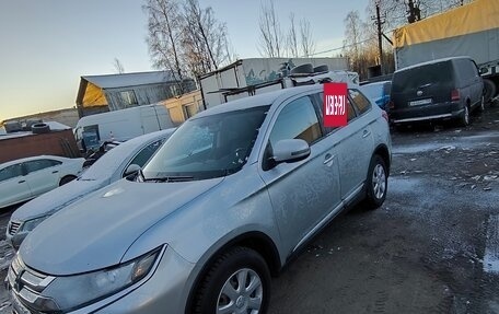 Mitsubishi Outlander III рестайлинг 3, 2017 год, 1 650 000 рублей, 4 фотография