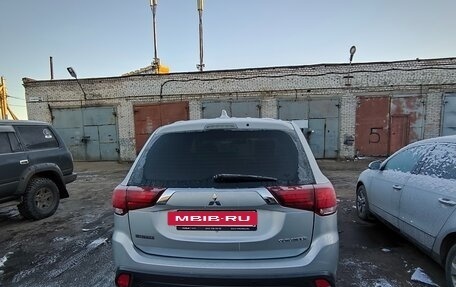 Mitsubishi Outlander III рестайлинг 3, 2017 год, 1 650 000 рублей, 2 фотография