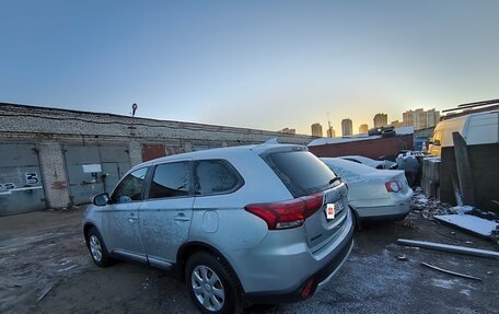 Mitsubishi Outlander III рестайлинг 3, 2017 год, 1 650 000 рублей, 7 фотография