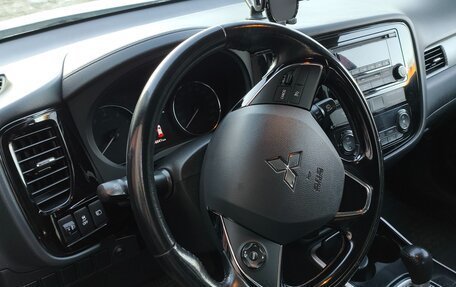 Mitsubishi Outlander III рестайлинг 3, 2017 год, 1 650 000 рублей, 9 фотография