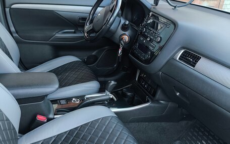 Mitsubishi Outlander III рестайлинг 3, 2017 год, 1 650 000 рублей, 11 фотография