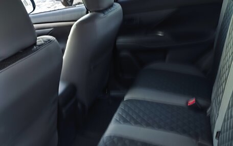 Mitsubishi Outlander III рестайлинг 3, 2017 год, 1 650 000 рублей, 13 фотография