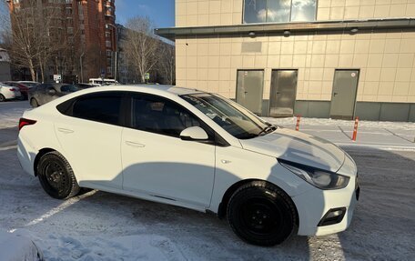 Hyundai Solaris II рестайлинг, 2019 год, 950 000 рублей, 3 фотография