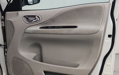 Nissan Serena IV, 2011 год, 1 350 000 рублей, 20 фотография