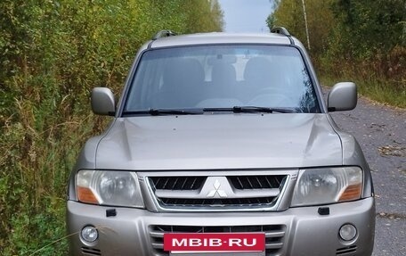 Mitsubishi Pajero III рестайлинг, 2004 год, 650 000 рублей, 15 фотография