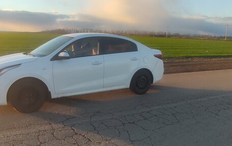 KIA Rio IV, 2019 год, 1 350 000 рублей, 2 фотография