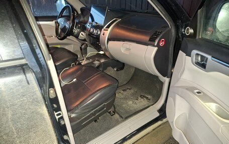 Mitsubishi Pajero Sport II рестайлинг, 2014 год, 1 700 000 рублей, 2 фотография