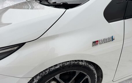 Toyota Prius IV XW50, 2019 год, 2 550 000 рублей, 4 фотография