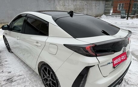 Toyota Prius IV XW50, 2019 год, 2 550 000 рублей, 3 фотография