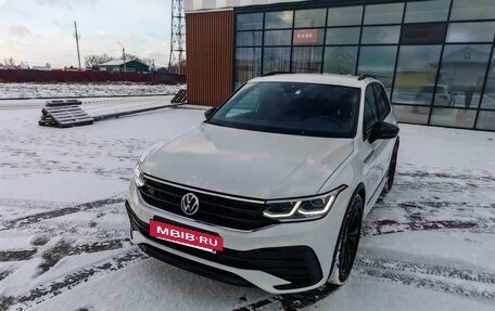 Volkswagen Tiguan II, 2021 год, 4 350 000 рублей, 4 фотография