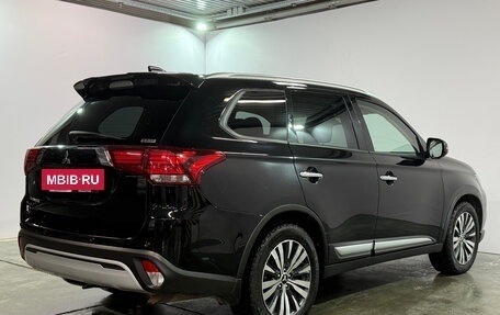 Mitsubishi Outlander III рестайлинг 3, 2020 год, 2 577 000 рублей, 3 фотография