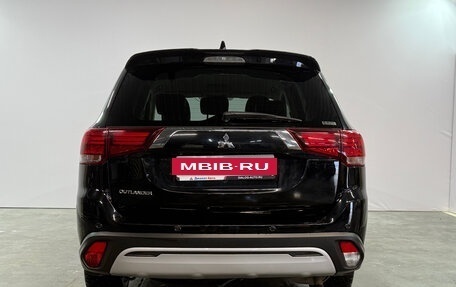 Mitsubishi Outlander III рестайлинг 3, 2020 год, 2 577 000 рублей, 4 фотография