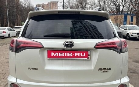 Toyota RAV4, 2016 год, 2 000 000 рублей, 4 фотография