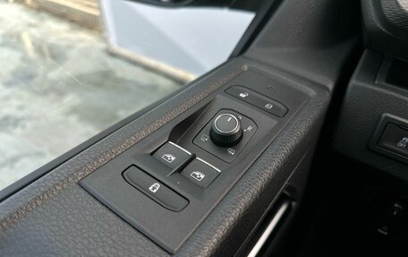 Volkswagen Multivan T6 рестайлинг, 2021 год, 6 300 000 рублей, 13 фотография