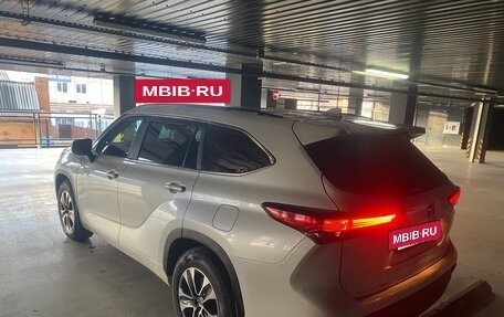 Toyota Highlander, 2022 год, 5 100 000 рублей, 4 фотография