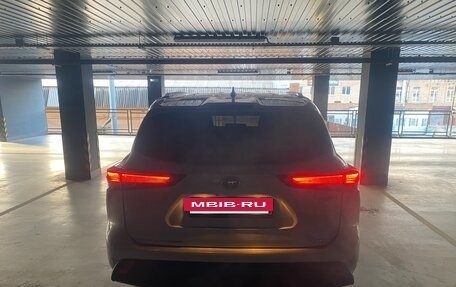 Toyota Highlander, 2022 год, 5 100 000 рублей, 5 фотография