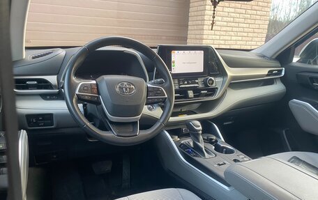 Toyota Highlander, 2022 год, 5 100 000 рублей, 8 фотография