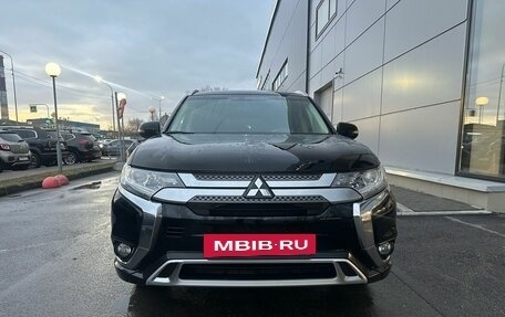 Mitsubishi Outlander III рестайлинг 3, 2020 год, 1 949 000 рублей, 2 фотография