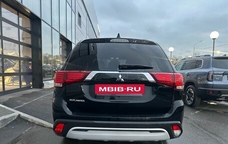 Mitsubishi Outlander III рестайлинг 3, 2020 год, 1 949 000 рублей, 5 фотография