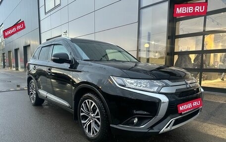 Mitsubishi Outlander III рестайлинг 3, 2020 год, 1 949 000 рублей, 3 фотография