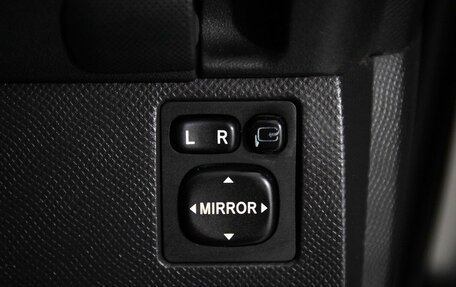 Toyota Ractis I, 2010 год, 745 000 рублей, 15 фотография