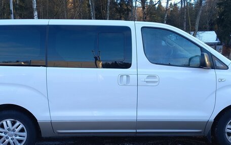 Hyundai H-1 II рестайлинг, 2016 год, 2 250 000 рублей, 2 фотография