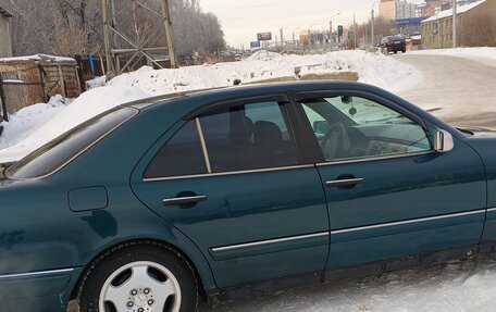 Mercedes-Benz E-Класс, 1997 год, 650 000 рублей, 3 фотография