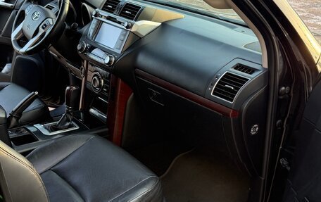 Toyota Land Cruiser Prado 150 рестайлинг 2, 2016 год, 3 400 000 рублей, 7 фотография