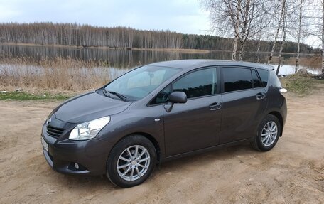 Toyota Verso I, 2009 год, 900 000 рублей, 3 фотография