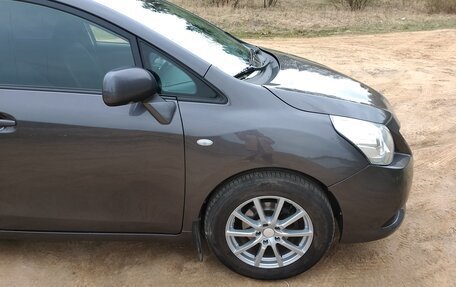 Toyota Verso I, 2009 год, 900 000 рублей, 13 фотография