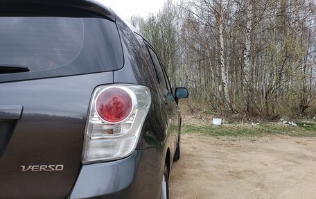Toyota Verso I, 2009 год, 900 000 рублей, 14 фотография