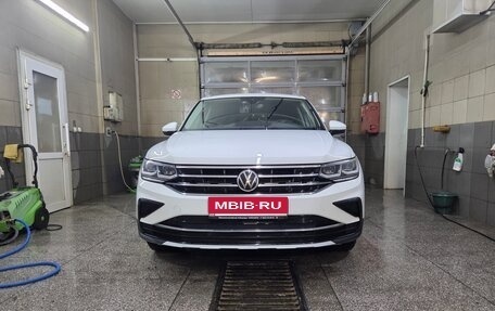 Volkswagen Tiguan II, 2021 год, 3 200 000 рублей, 3 фотография