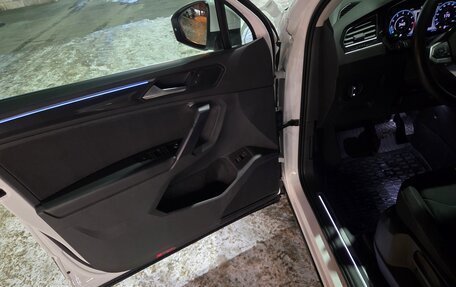 Volkswagen Tiguan II, 2021 год, 3 200 000 рублей, 18 фотография