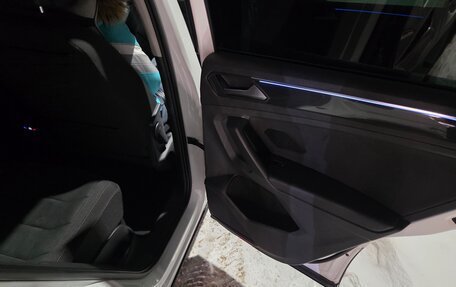 Volkswagen Tiguan II, 2021 год, 3 200 000 рублей, 21 фотография