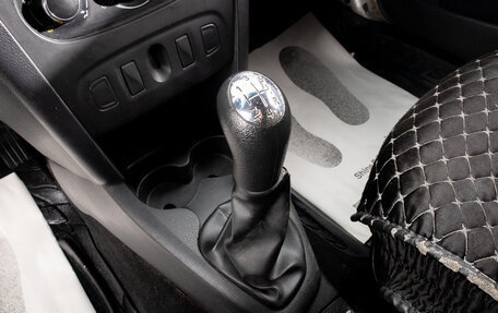 Renault Logan II, 2017 год, 649 000 рублей, 19 фотография